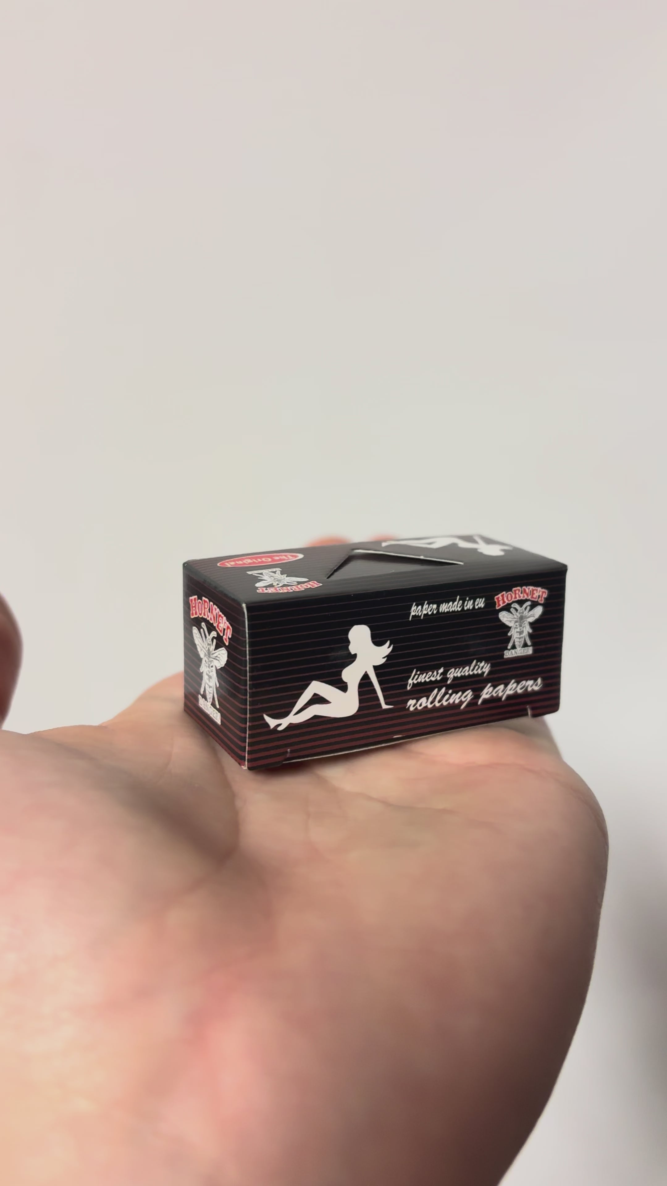 Hornet’s Laidy Rolling Paper